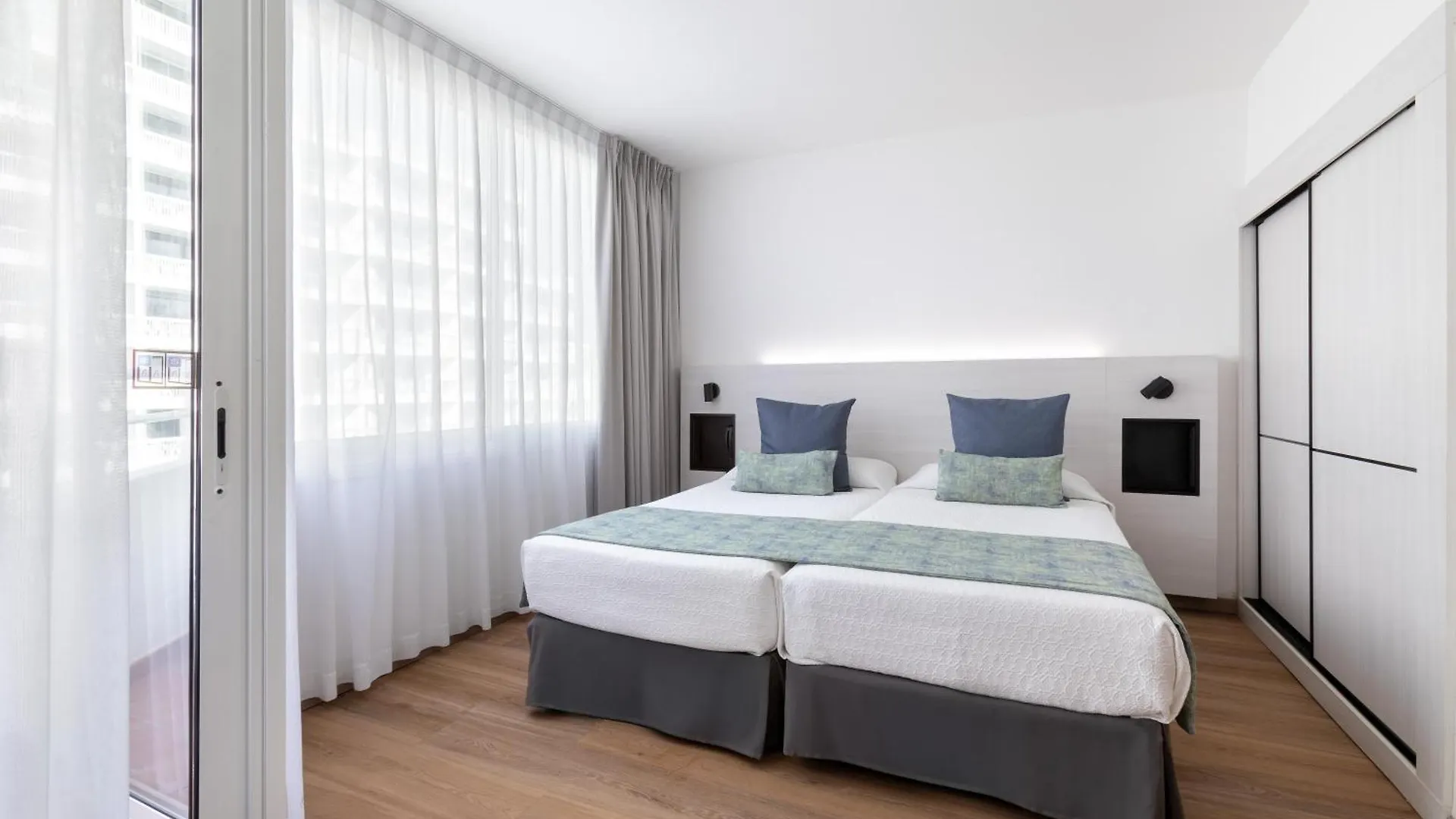 Alexandre Troya Hotel Playa de las Americas  4*, Playa de las Americas (Tenerife)